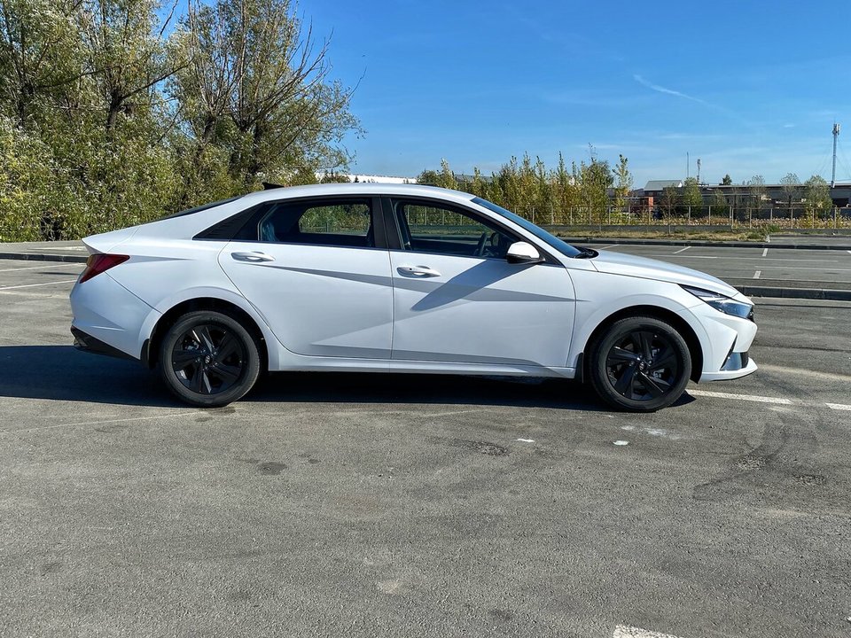 Hyundai Elantra VI рестайлинг, 2022 год, 800 000 рублей, 7 фотография