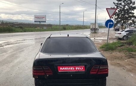 Mercedes-Benz E-Класс, 1998 год, 250 000 рублей, 1 фотография