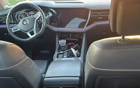 Volkswagen Touareg III, 2019 год, 4 400 000 рублей, 2 фотография