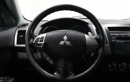 Mitsubishi Outlander III рестайлинг 3, 2011 год, 1 000 000 рублей, 10 фотография