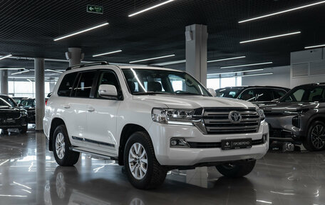 Toyota Land Cruiser 200, 2017 год, 5 700 000 рублей, 2 фотография