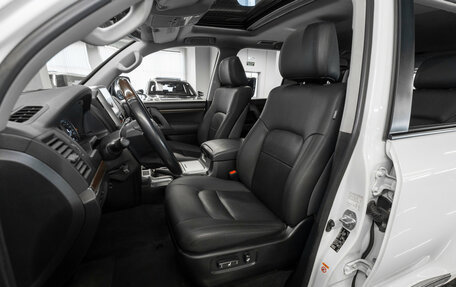 Toyota Land Cruiser 200, 2017 год, 5 700 000 рублей, 9 фотография