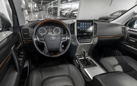 Toyota Land Cruiser 200, 2017 год, 5 700 000 рублей, 7 фотография