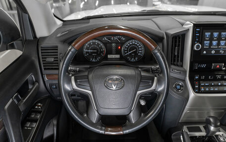 Toyota Land Cruiser 200, 2017 год, 5 700 000 рублей, 11 фотография