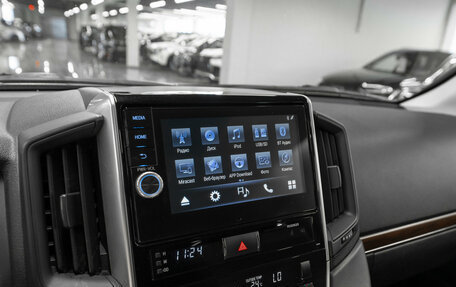 Toyota Land Cruiser 200, 2017 год, 5 700 000 рублей, 20 фотография