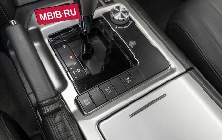 Toyota Land Cruiser 200, 2017 год, 5 700 000 рублей, 23 фотография