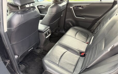 Toyota RAV4, 2021 год, 3 700 000 рублей, 8 фотография