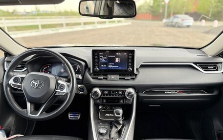 Toyota RAV4, 2021 год, 3 700 000 рублей, 7 фотография