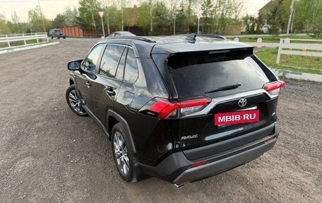 Toyota RAV4, 2021 год, 3 700 000 рублей, 4 фотография