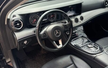 Mercedes-Benz E-Класс, 2017 год, 3 100 000 рублей, 5 фотография