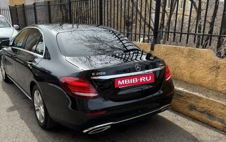 Mercedes-Benz E-Класс, 2017 год, 3 100 000 рублей, 3 фотография
