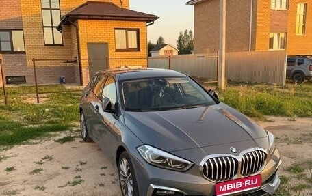 BMW 1 серия, 2021 год, 2 600 000 рублей, 1 фотография