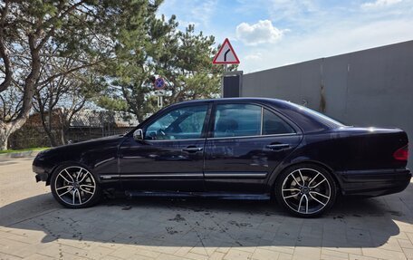 Mercedes-Benz E-Класс, 1998 год, 450 000 рублей, 1 фотография