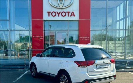 Mitsubishi Outlander III рестайлинг 3, 2021 год, 2 440 000 рублей, 6 фотография