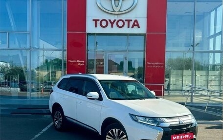 Mitsubishi Outlander III рестайлинг 3, 2021 год, 2 440 000 рублей, 3 фотография