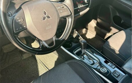 Mitsubishi Outlander III рестайлинг 3, 2021 год, 2 440 000 рублей, 16 фотография