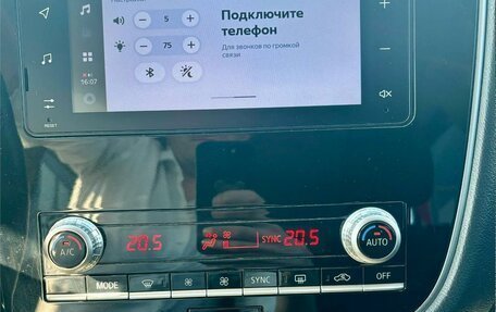 Mitsubishi Outlander III рестайлинг 3, 2021 год, 2 440 000 рублей, 14 фотография