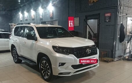 Toyota Land Cruiser Prado 150 рестайлинг 2, 2018 год, 4 400 000 рублей, 13 фотография