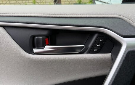 Toyota RAV4, 2020 год, 2 750 000 рублей, 10 фотография