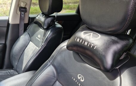 Infiniti QX70, 2014 год, 2 490 000 рублей, 11 фотография