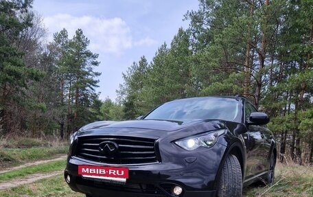 Infiniti QX70, 2014 год, 2 490 000 рублей, 12 фотография