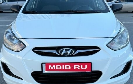 Hyundai Solaris II рестайлинг, 2011 год, 870 000 рублей, 1 фотография