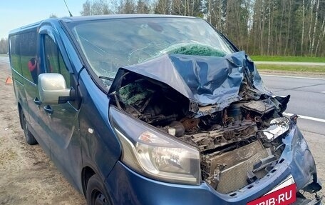 Renault Trafic, 2016 год, 1 000 000 рублей, 2 фотография