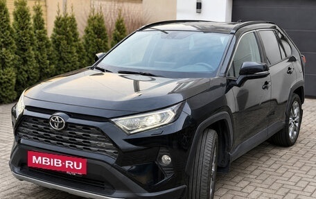 Toyota RAV4, 2021 год, 4 500 000 рублей, 4 фотография