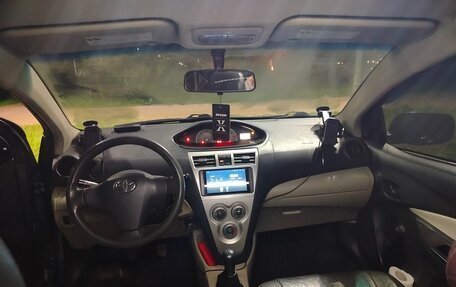 Toyota Yaris III рестайлинг, 2006 год, 675 000 рублей, 12 фотография