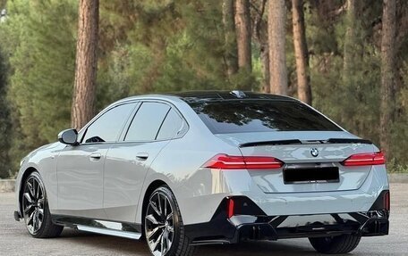 BMW 5 серия, 2024 год, 6 410 000 рублей, 4 фотография