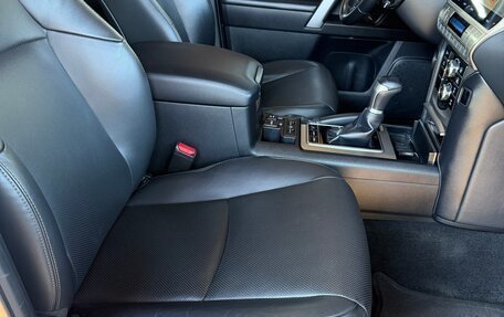 Toyota Land Cruiser Prado 150 рестайлинг 2, 2019 год, 5 900 000 рублей, 8 фотография