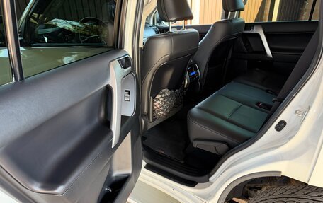 Toyota Land Cruiser Prado 150 рестайлинг 2, 2019 год, 5 900 000 рублей, 12 фотография