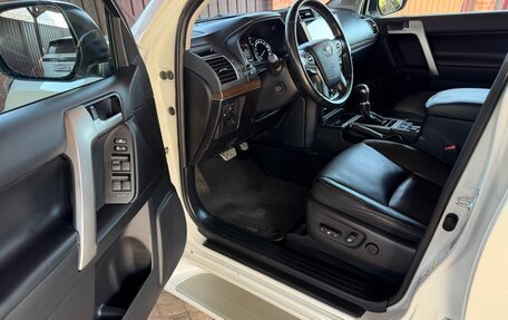 Toyota Land Cruiser Prado 150 рестайлинг 2, 2019 год, 5 900 000 рублей, 13 фотография