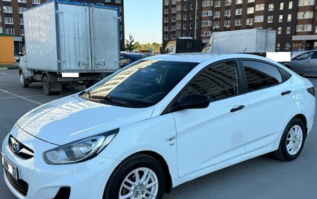 Hyundai Solaris II рестайлинг, 2011 год, 870 000 рублей, 3 фотография