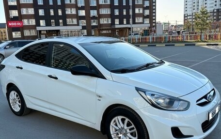 Hyundai Solaris II рестайлинг, 2011 год, 870 000 рублей, 2 фотография