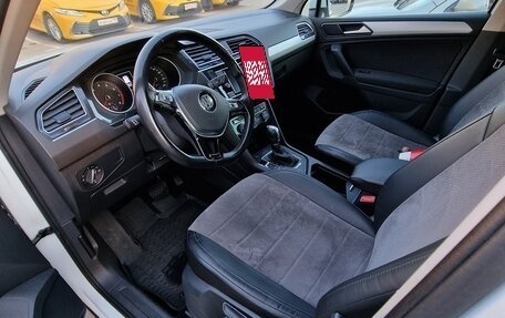 Volkswagen Tiguan II, 2017 год, 2 700 000 рублей, 4 фотография