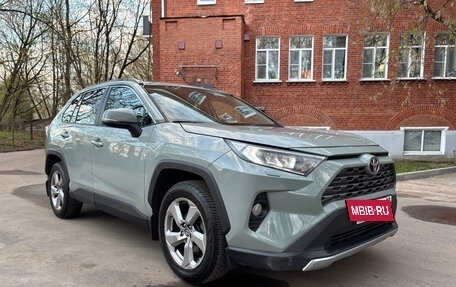 Toyota RAV4, 2020 год, 2 650 000 рублей, 2 фотография