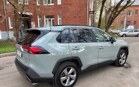 Toyota RAV4, 2020 год, 2 650 000 рублей, 3 фотография