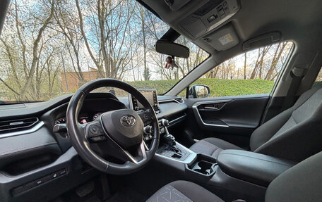 Toyota RAV4, 2020 год, 2 650 000 рублей, 10 фотография