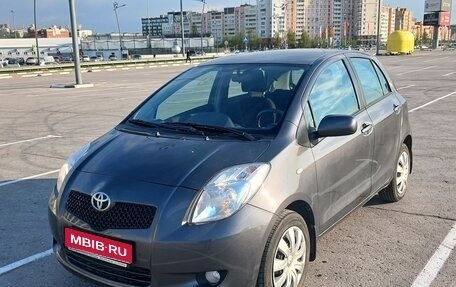 Toyota Yaris III рестайлинг, 2008 год, 750 000 рублей, 1 фотография