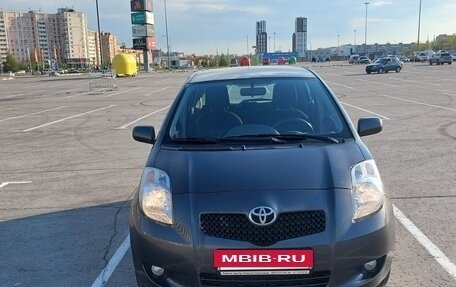 Toyota Yaris III рестайлинг, 2008 год, 750 000 рублей, 2 фотография