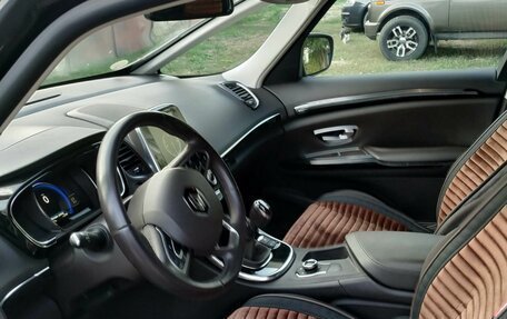 Renault Espace V рестайлинг, 2017 год, 1 950 000 рублей, 4 фотография