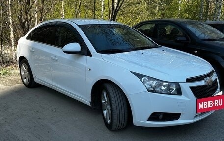 Chevrolet Cruze II, 2012 год, 800 000 рублей, 3 фотография