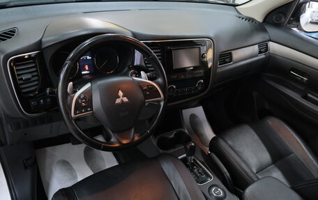 Mitsubishi Outlander III рестайлинг 3, 2012 год, 1 549 000 рублей, 12 фотография