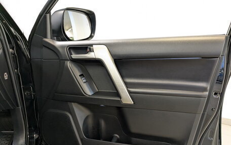 Toyota Land Cruiser Prado 150 рестайлинг 2, 2020 год, 6 250 000 рублей, 25 фотография