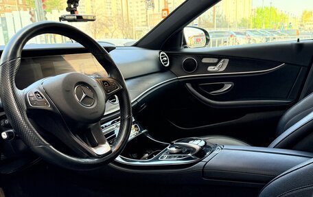 Mercedes-Benz E-Класс, 2018 год, 3 300 000 рублей, 15 фотография