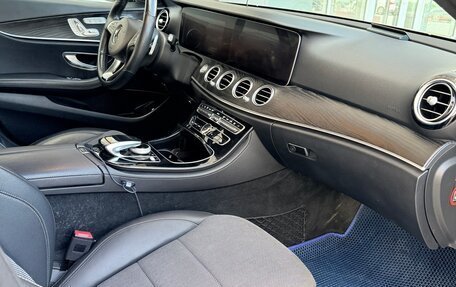 Mercedes-Benz E-Класс, 2018 год, 3 300 000 рублей, 20 фотография