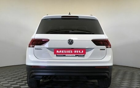 Volkswagen Tiguan II, 2018 год, 2 650 000 рублей, 5 фотография