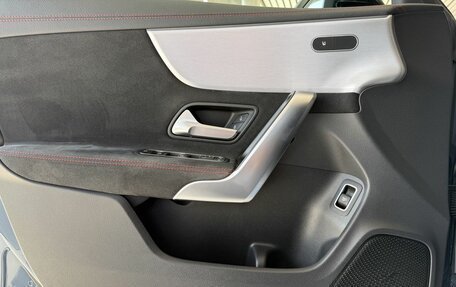 Mercedes-Benz CLA, 2019 год, 2 600 000 рублей, 10 фотография