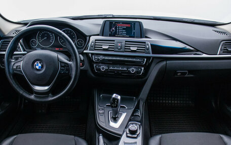 BMW 3 серия, 2017 год, 1 880 000 рублей, 13 фотография